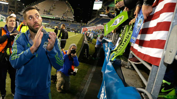 clint-dempsey-seattle-salute.jpg